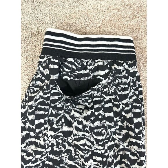 Fabletics Women's Eve Jogger Pants Black Gray Sandstorm Print Size L - Picture 16 of 16